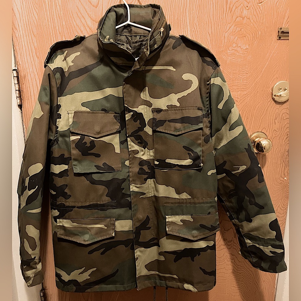 Men’s M65 Woodland Camo field jacket with removable full sleeved liner, size XS
